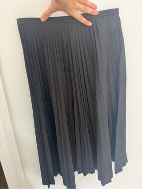 MaxMara Black Pleated Midi Skirt